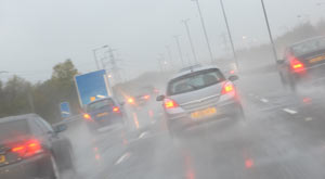 Cómo conducir con lluvia