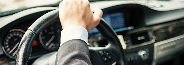 El móvil, una de las distracciones al volante