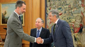 S.M. el Rey recibe a Carmelo Sanz, presidente del RACE, y a Jean Todt, presidente de la FIA