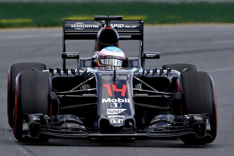 SMA257. Melbourne (Australia), 20/03/2016.- Spanish Formula One driver Fernando Alonso of McLaren-Honda in action during the Australian Formula One Grand Prix at the Albert Park circuit in Melbourne, Australia, 20 March 2016. EFE/EPA/DIEGO AZUBEL