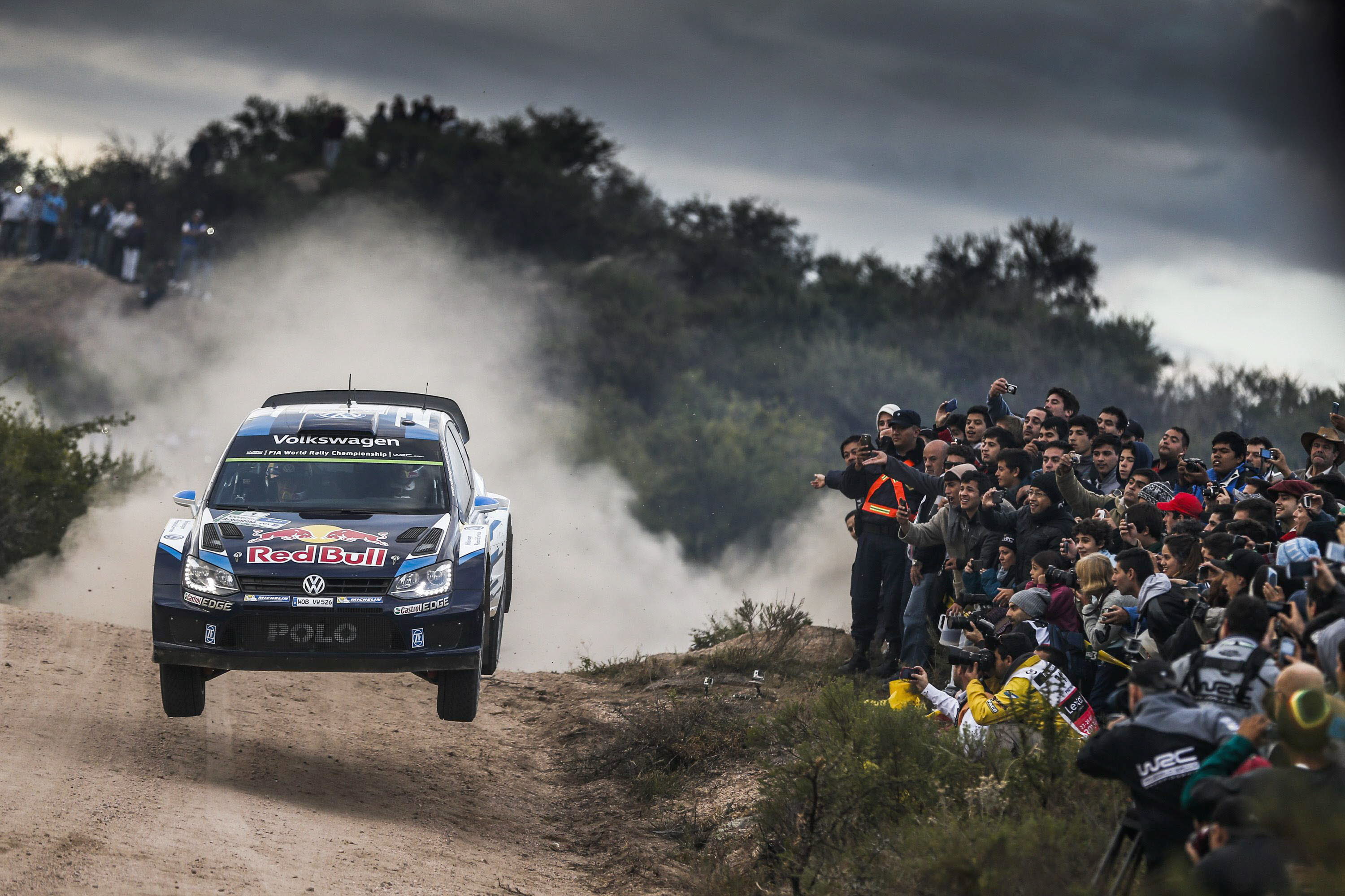 COR08. Cordoba (Argentina), 25/04/2015.- Reigning world champion rally driver Sebastien Ogier of France driving his Volkswagen Polo R WRC during Day 2 of XION Rally Argentina 2015, Villa Carlos Paz, Cordoba, Argentina, April 25, 2015. (Francia) EFE/EPA/STR