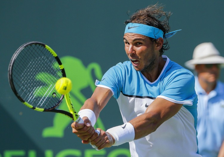 ELX33. Miami (United States), 26/03/2016.- Rafael Nadal of Spain in action against Damir Dzumhur of Bosnia and Herzegovina during their second round match at the Miami Open tennis tournament on Key Biscayne, Miami, Florida, USA, 26 March 2016. (España, Tenis, Estados Unidos) EFE/EPA/ERIK S. LESSER