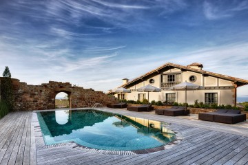 Un caserío con vistas al faro