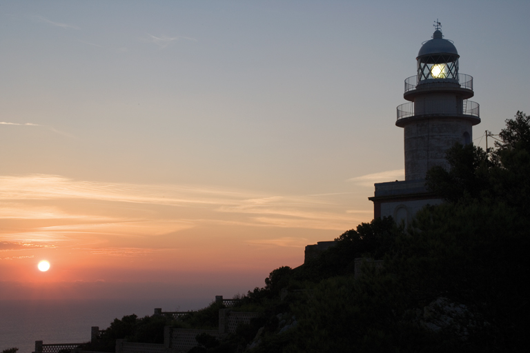 Los faros, ‘salvavidas’ de la costa 13