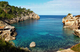 Ruta en coche para enamorarte de Mallorca Sóller, Deià y Valldemossa… pueblos en los que  se disfruta del mar y la montaña a pleno pulmón.