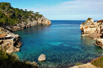 Ruta en coche para enamorarte de Mallorca Sóller, Deià y Valldemossa… pueblos en los que  se disfruta del mar y la montaña a pleno pulmón.