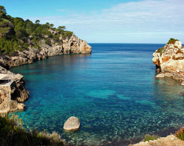 Ruta en coche para enamorarte de Mallorca Sóller, Deià y Valldemossa… pueblos en los que  se disfruta del mar y la montaña a pleno pulmón.