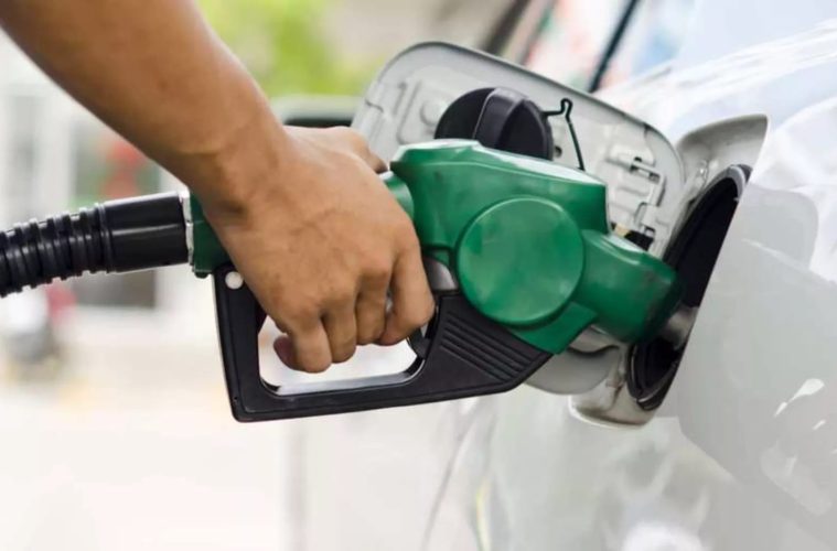 Llenar el depósito, más barato con RACE, Galp y BP