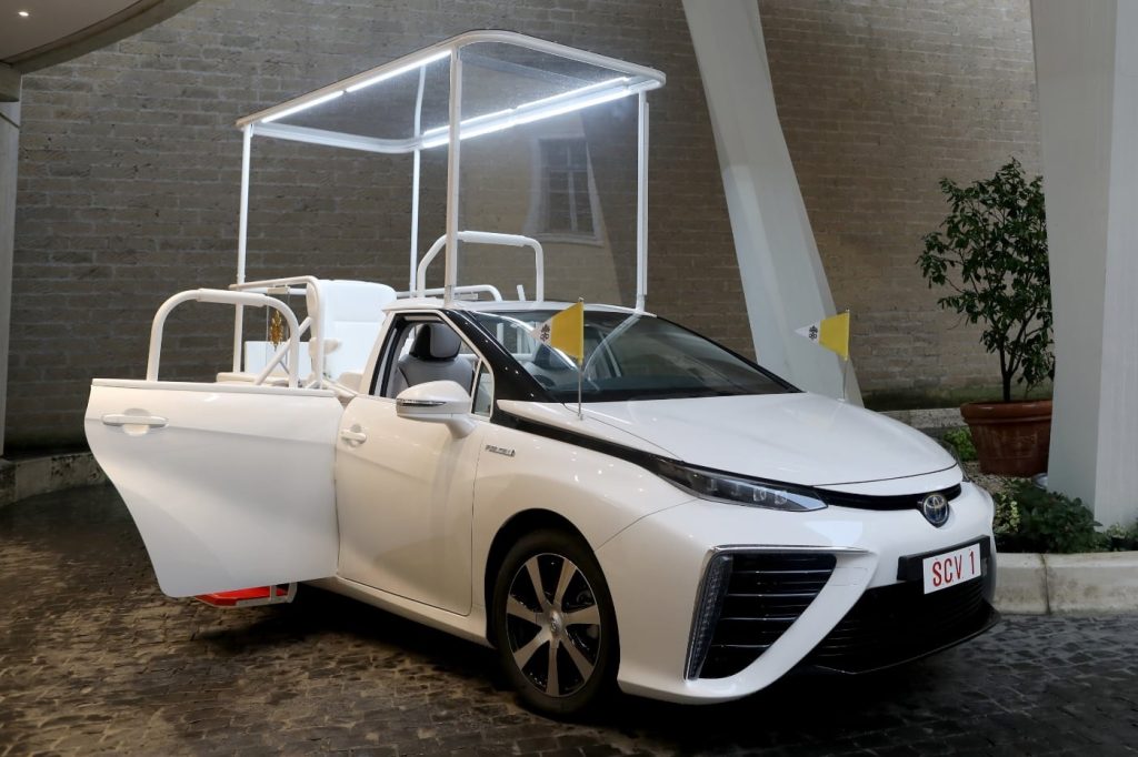Los coches del Papa: un siglo de fe y blindaje sobre ruedas 11