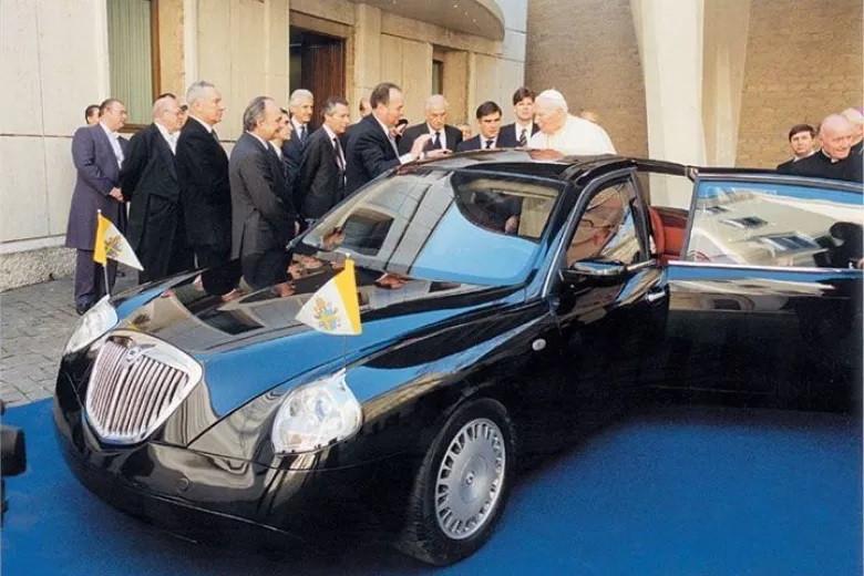 Los coches del Papa: un siglo de fe y blindaje sobre ruedas 16