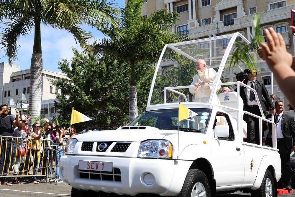 Los coches del Papa: un siglo de fe y blindaje sobre ruedas 17