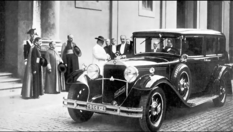 Los coches del Papa: un siglo de fe y blindaje sobre ruedas