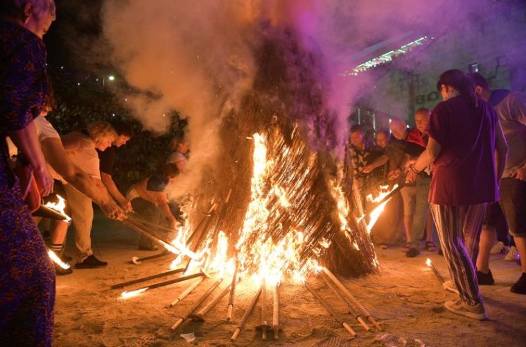 San Juan enciende el verano en la noche más larga del año 2