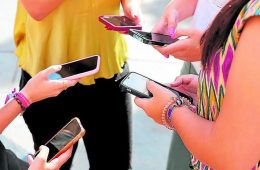 ¿Prohibir las redes sociales a los menores es la solución?