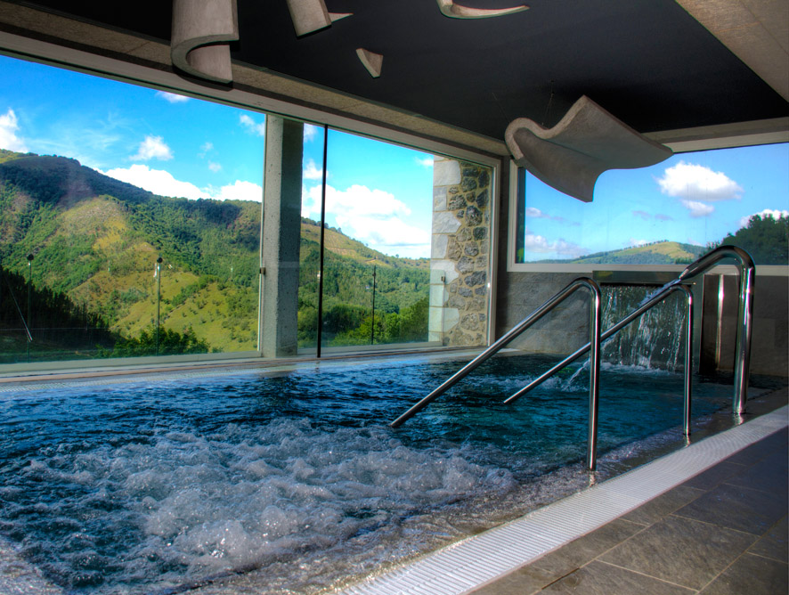 Un hotel de lujo entre montañas RACE