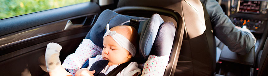 La forma correcta de colocar la silla infantil en el coche: los niños deben  ir a contramarcha