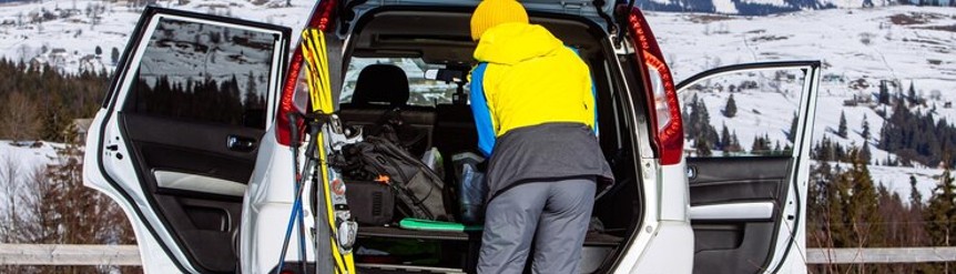 Cómo llevar los esquís y snows en el coche y que no nos multen en el