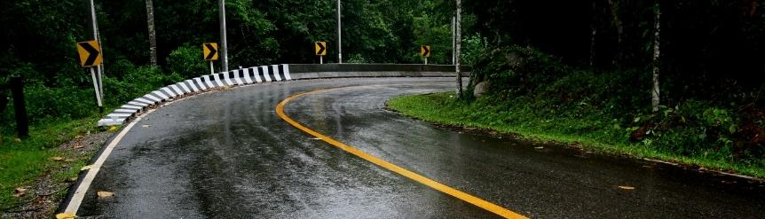 Conducir moto con lluvia o viento