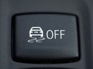 Botón ESP en panel de control del coche
