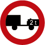 Entrada prohibida a vehículos de motor con remolque, que no sea un semiremolque o un remolque de un solo eje