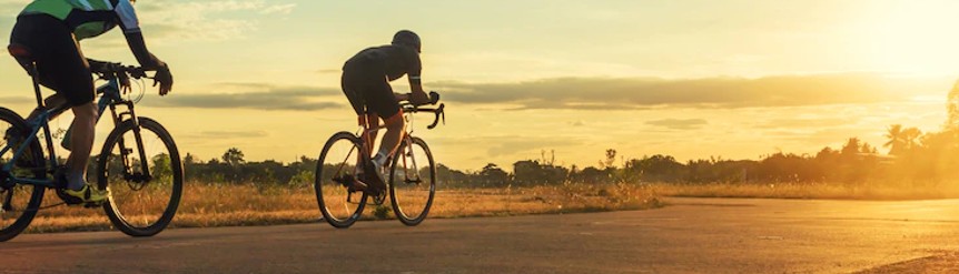 Adelantar a ciclistas con línea continua